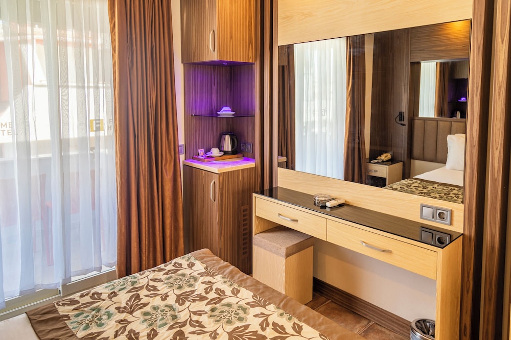 Fame Beach Hotel 40/40