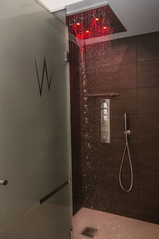 White Angel Hotel 18/48