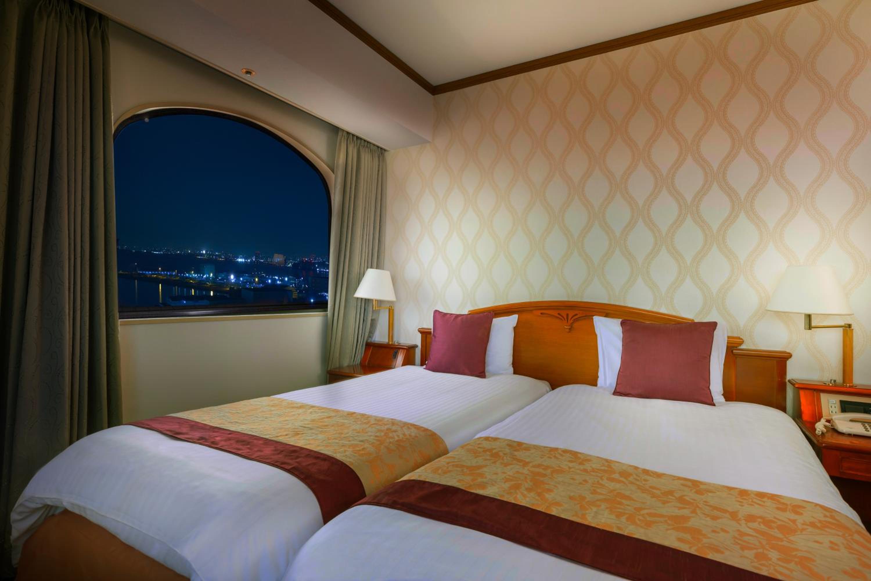 Hollywood, Twin Beds