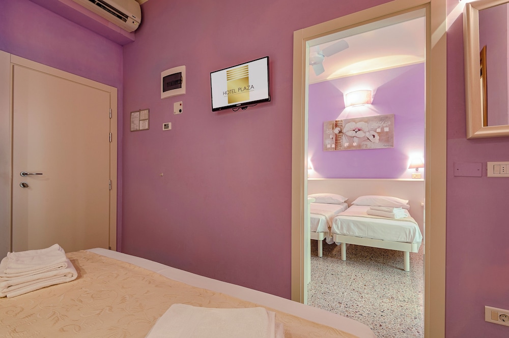 HOTEL PLAZA 35/53