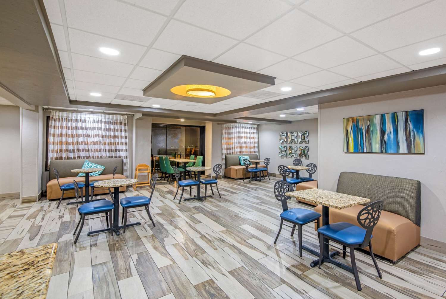 La Quinta Inn & Suites by Wyndham Denison - N. Lake Texoma 28/35