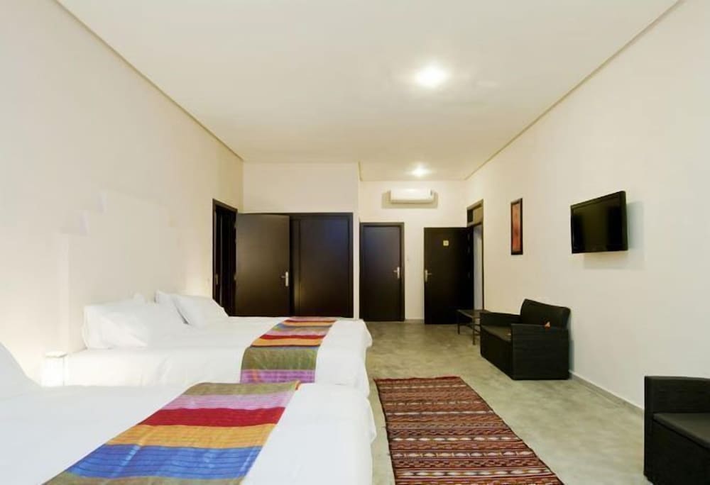 ROOM, QUADRUPLE