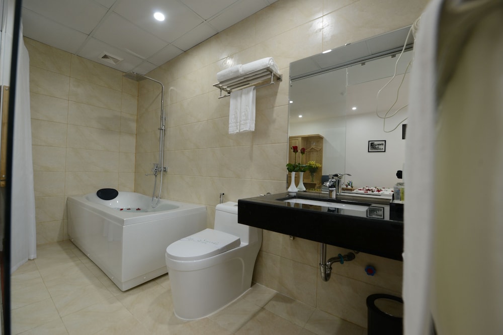 Blue Hanoi Inn City Hotel 12/50