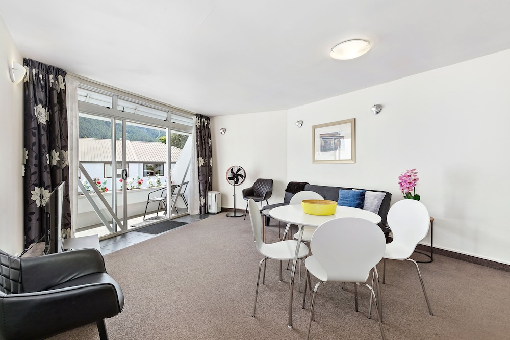 Amity Serviced Apartments 56/64