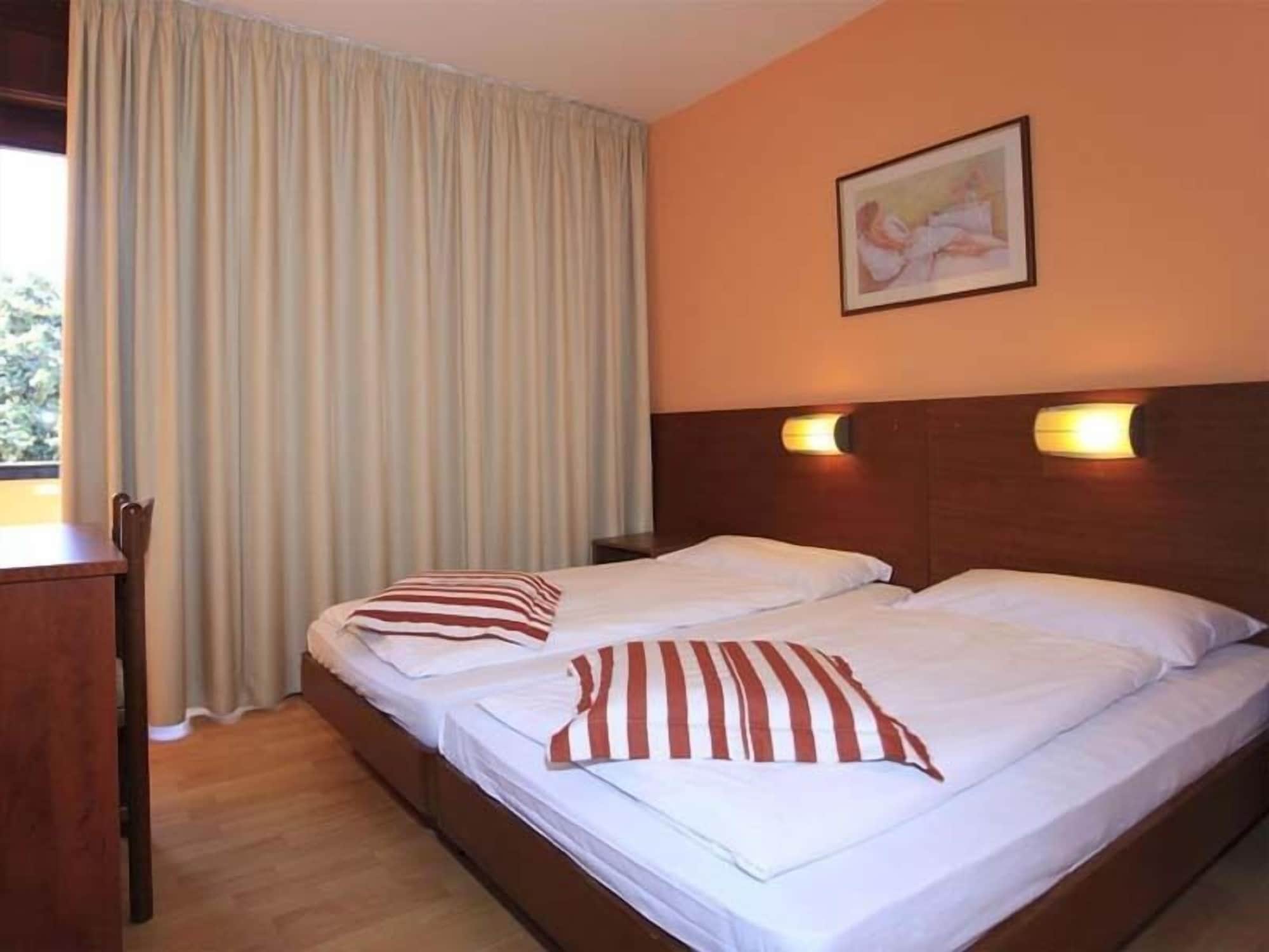 COMFORT, TRIPLE, RESORT VIEW