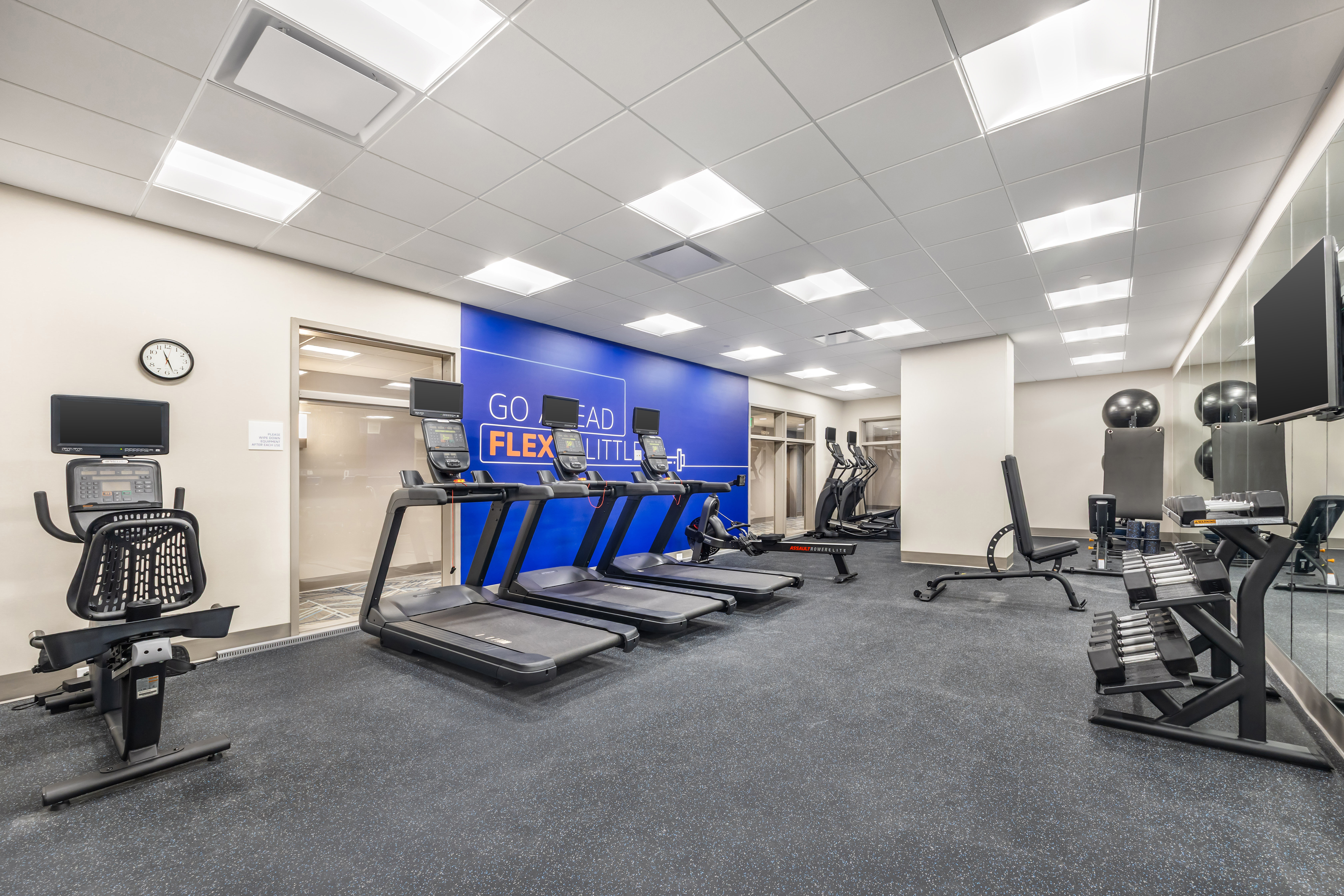 Holiday Inn Express & Suites Nashville West End - Univ Area, an IHG Hotel 23/42