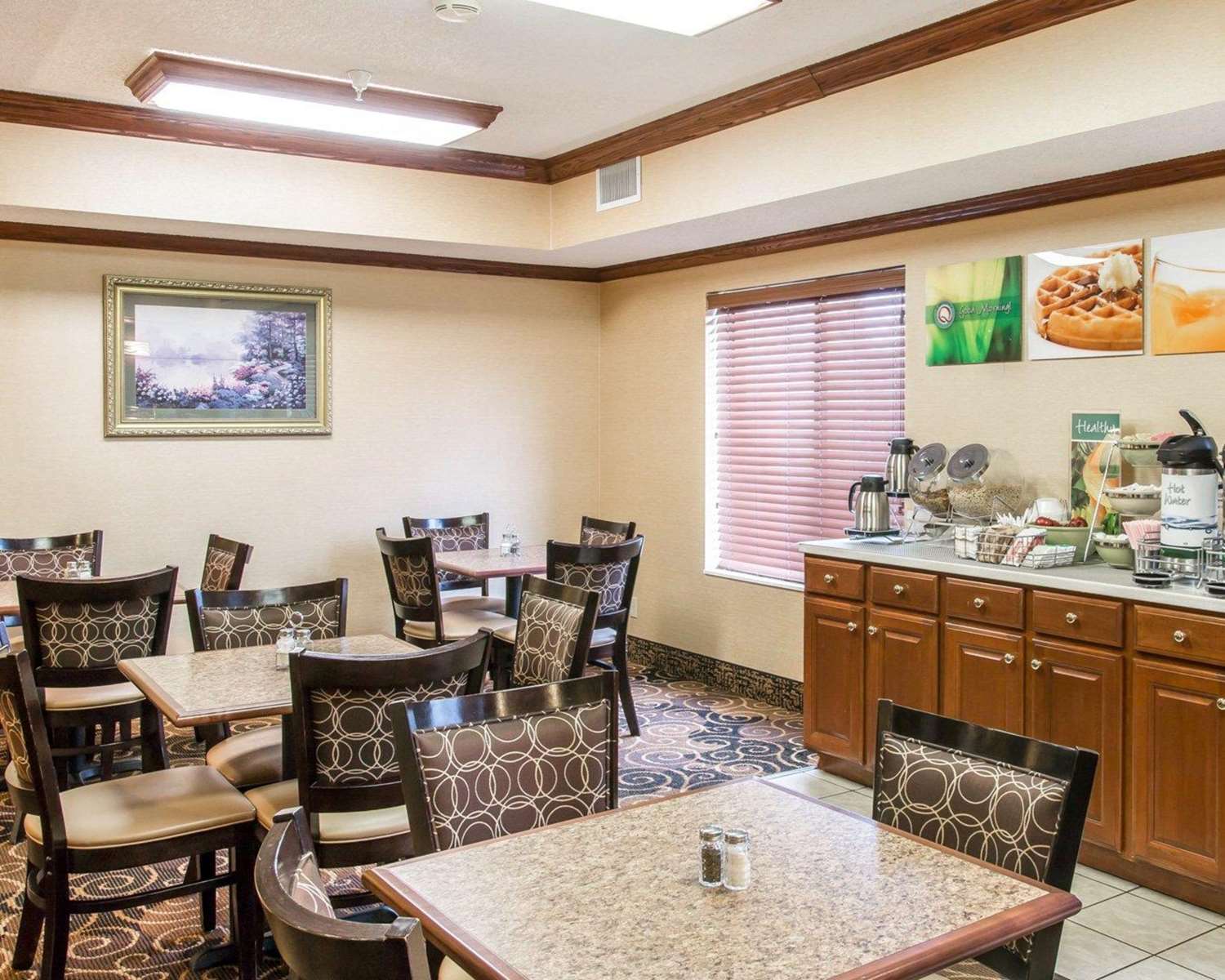 Quality Inn and Suites Niles 25/27