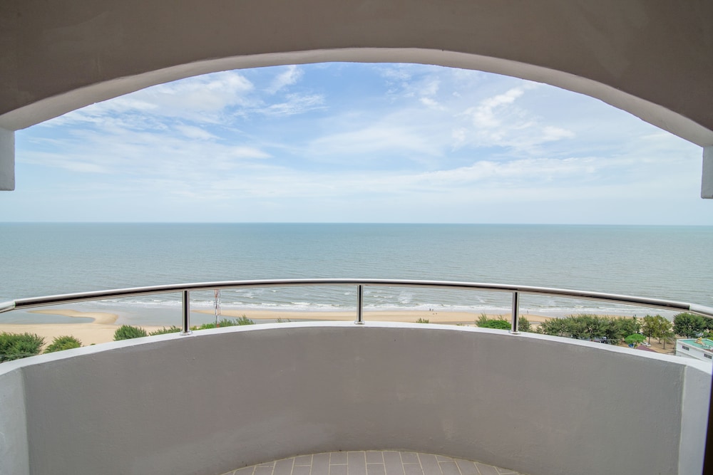 Golden Beach Cha Am Hotel 48/50