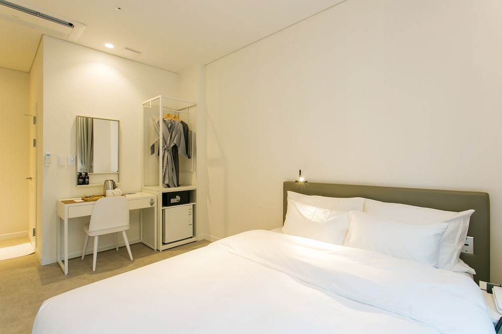 STANDARD, DOUBLE BED