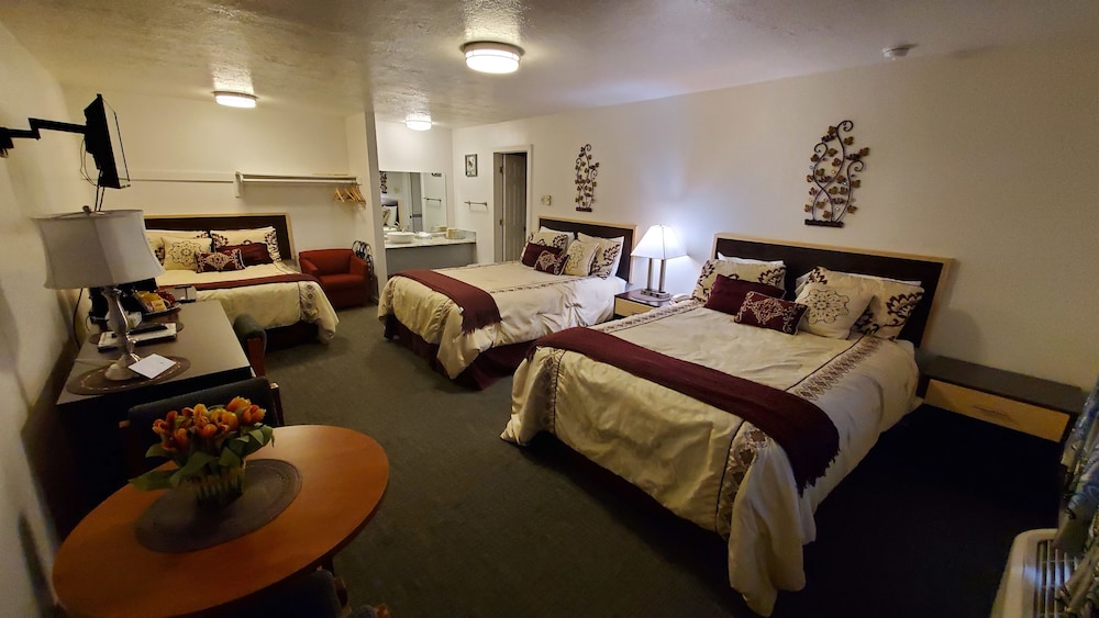 Motel West 15/44