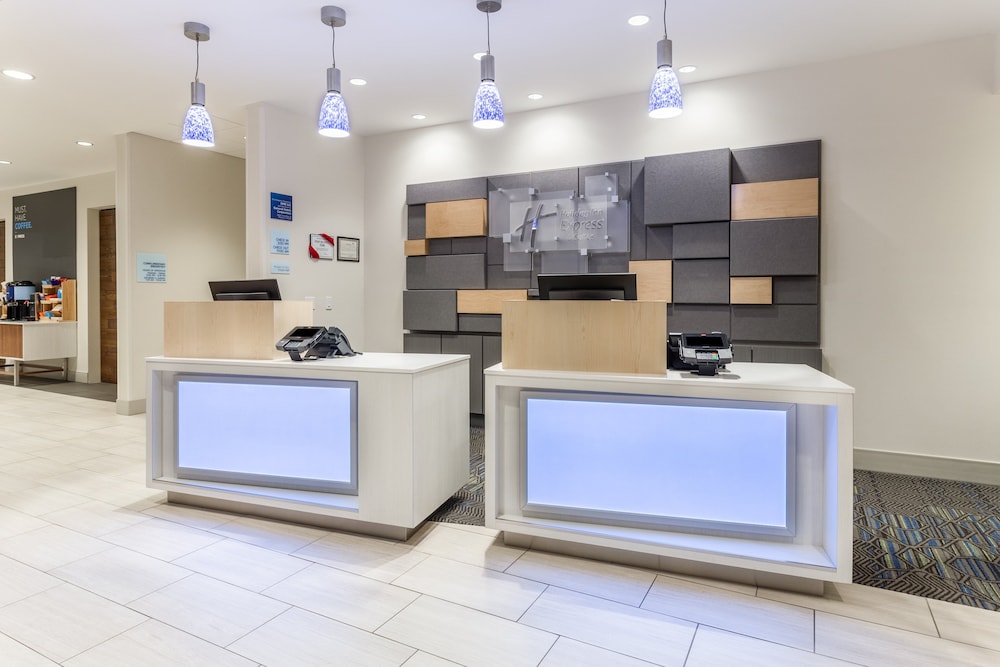 Holiday Inn Express & Suites Ottawa 12/50