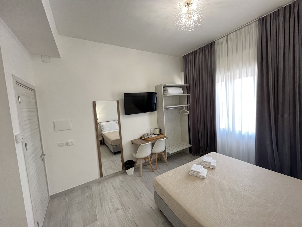 SUPERIOR, DOUBLE OR TWIN BED