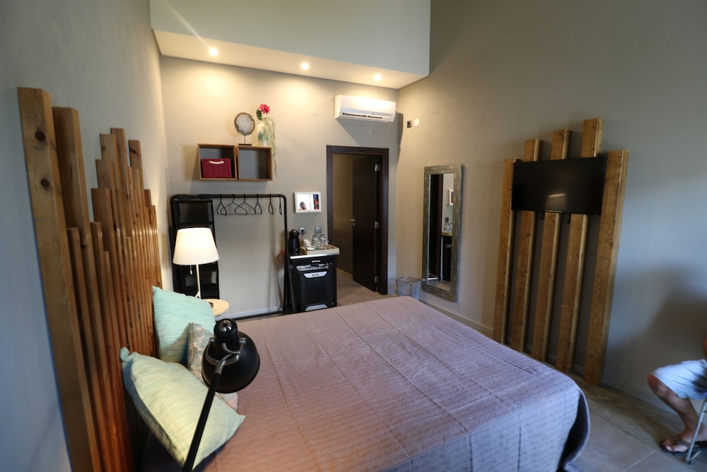 Lost & Found Hostel & Suites 9/35