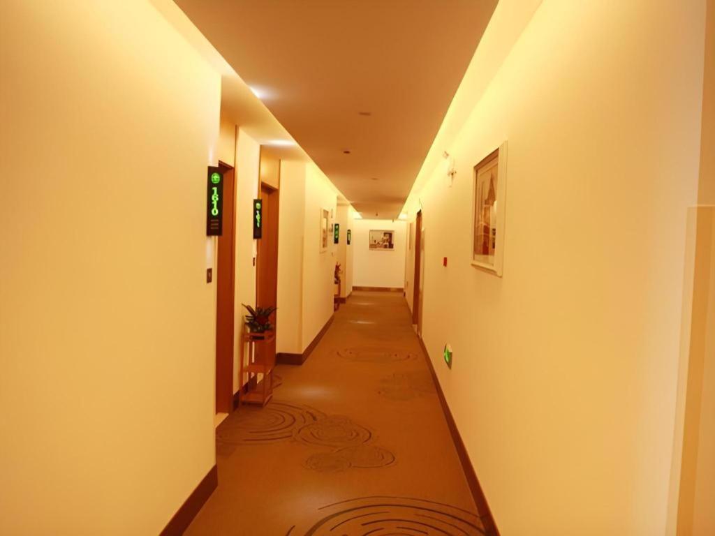 GreenTree Inn Huzhou Zhili Fortune Plaza Wuxing Avenue Express Hotel 43/53