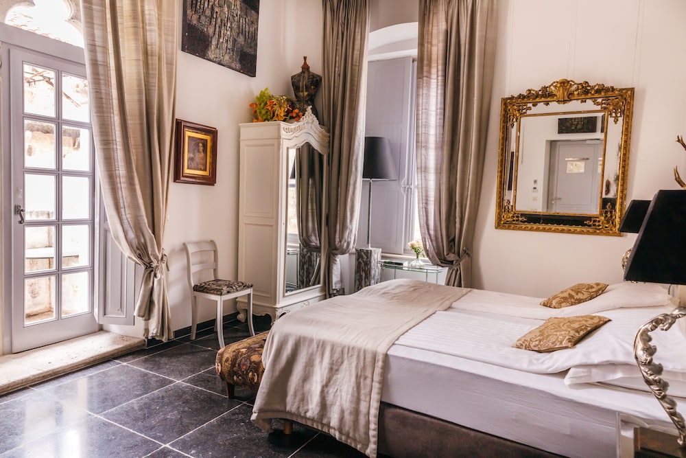 Prijeko Palace 11/50