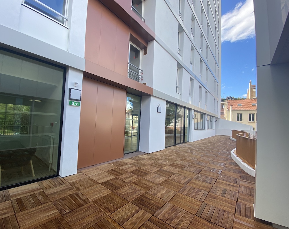 Moov Appart Hotel Clichy 33/42