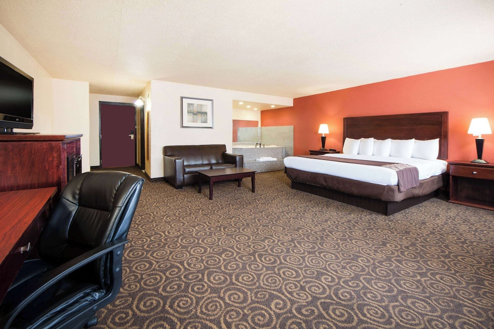 Travelodge by Wyndham Enid 10/40