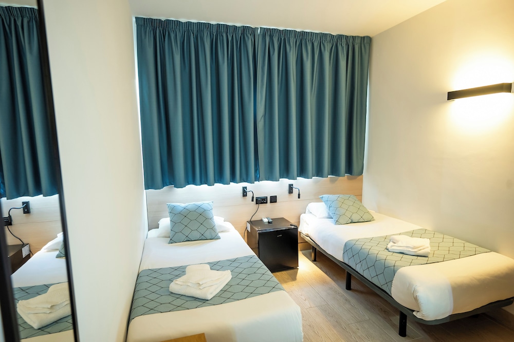 Days Inn Hotel And Residence 23/64