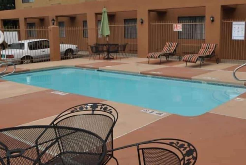 Ramada by Wyndham Santa Fe 31/36