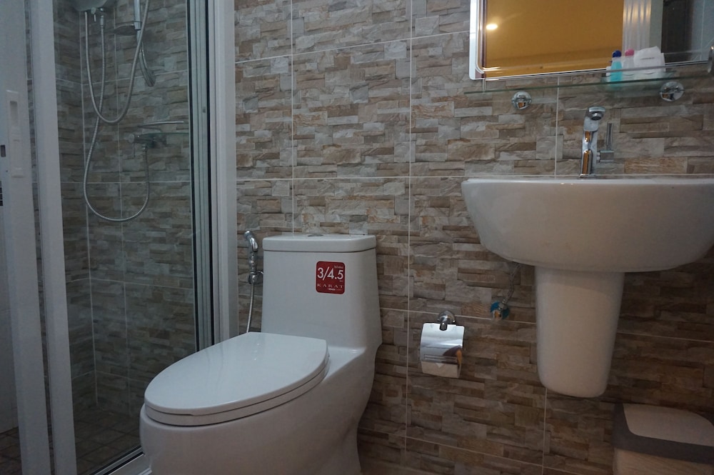 Phant At Thalang Service Apartment 30/32