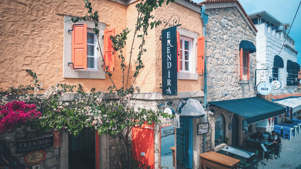 ERENDIRA HOTEL 5/75