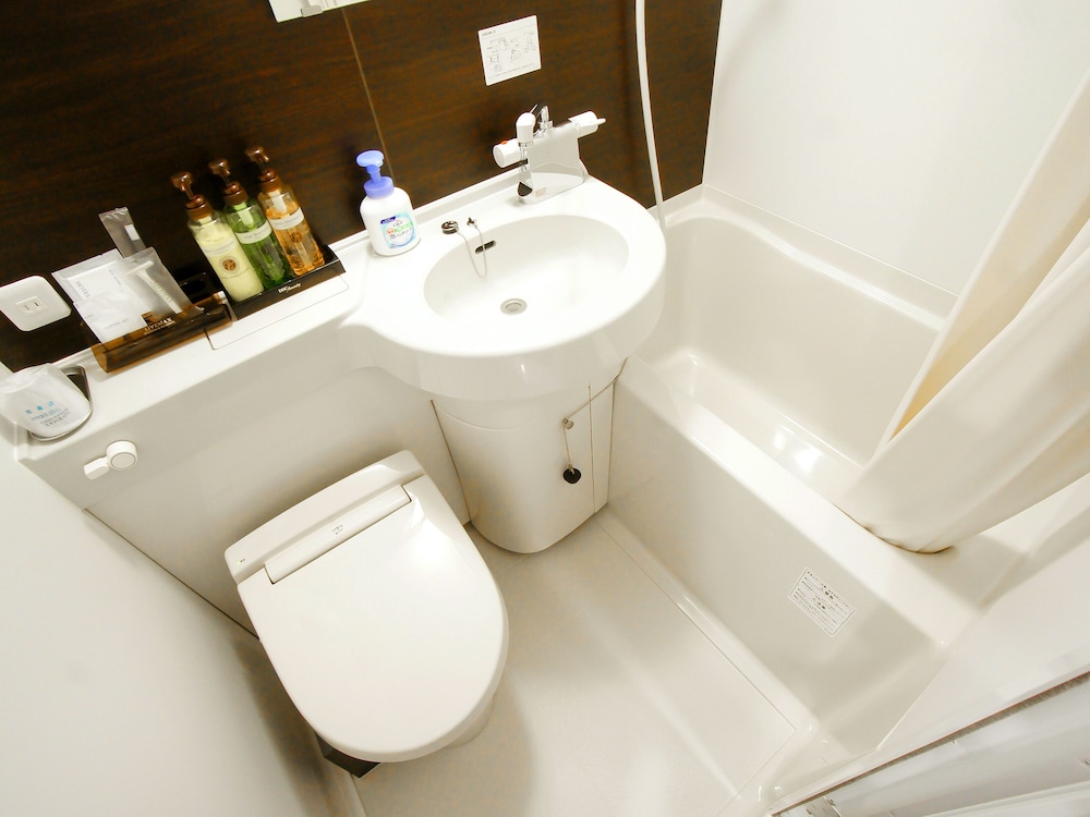 HOTEL LiVEMAX Yokohama Motomachi Ekimae 23/24