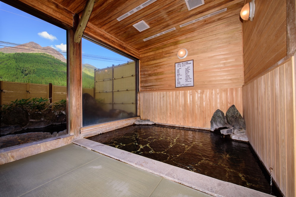 Yufuin Onsen Wafu Ryokan Tsuenosho 12/29