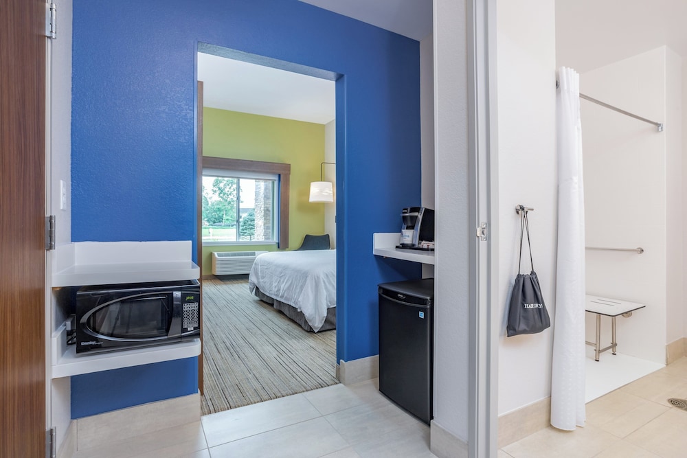 Holiday Inn Express & Suites Elkhart North 37/38