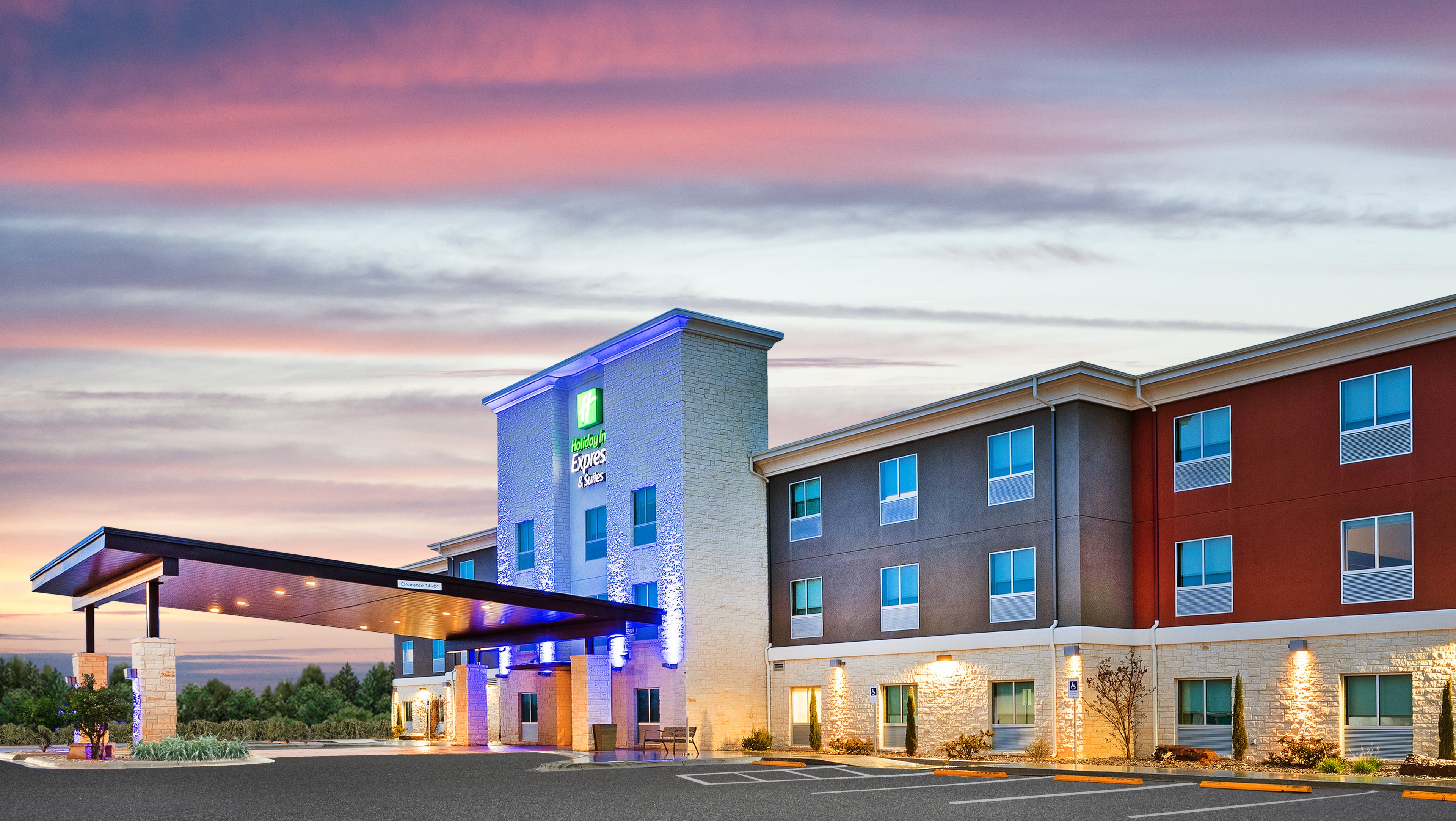 Holiday Inn Express And Suites Junction 1/20
