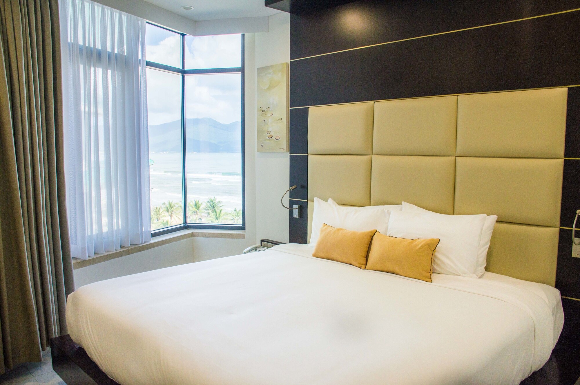 غرفة ديلوكس مزدوجة بإطلالة جزئية على البحر، Holiday Beach Hotel Danang 2/8