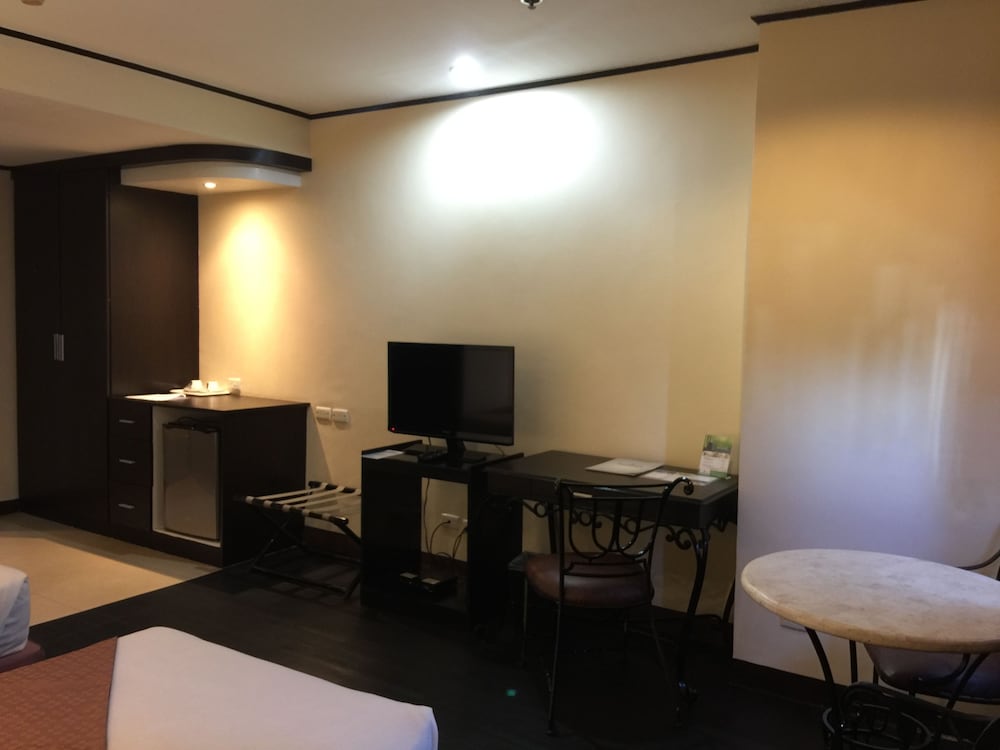 Golden Peak Hotel and Suites powered by Cocotel 53/63