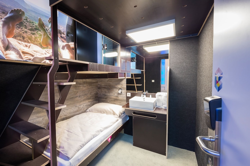 BoxHotel Hannover (App based Hotel) 23/28