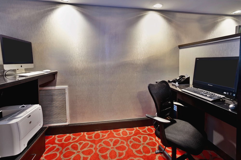 Hampton Inn Bowie 38/42