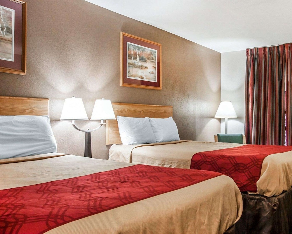 Econo Lodge Inn & Suites Jackson Northwest 12/38