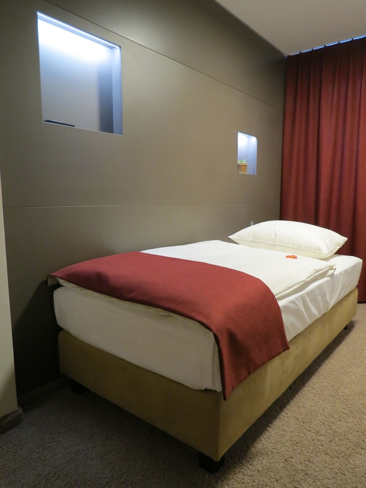 Hotel Neuthor 9/50