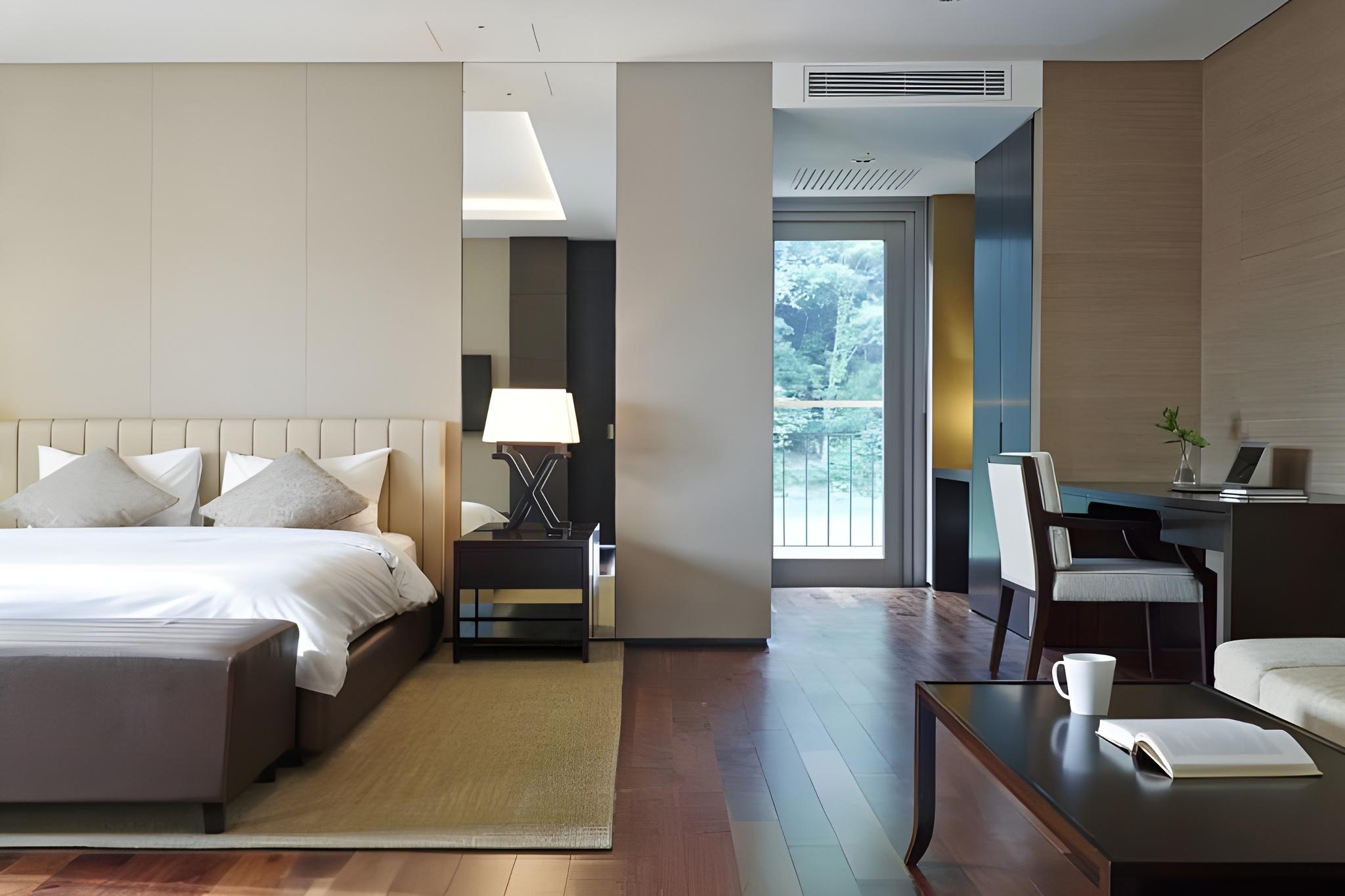 Suite, Double Bed, Corner