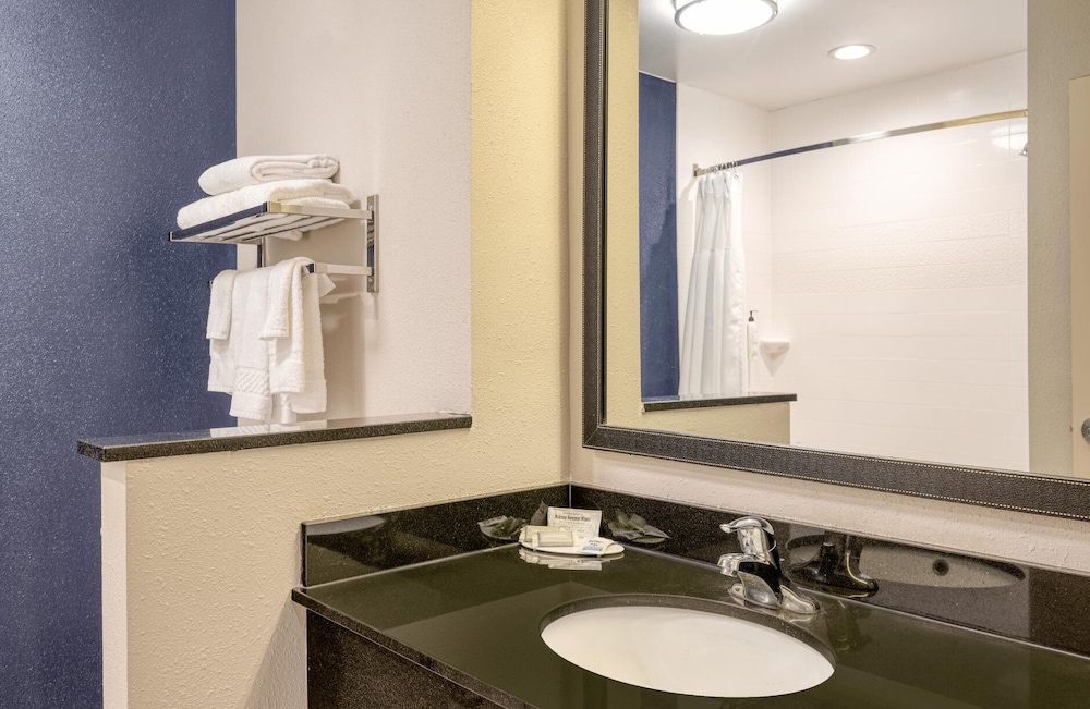 Fairfield Inn &amp; Suites Jeffersonville I-71 57/58