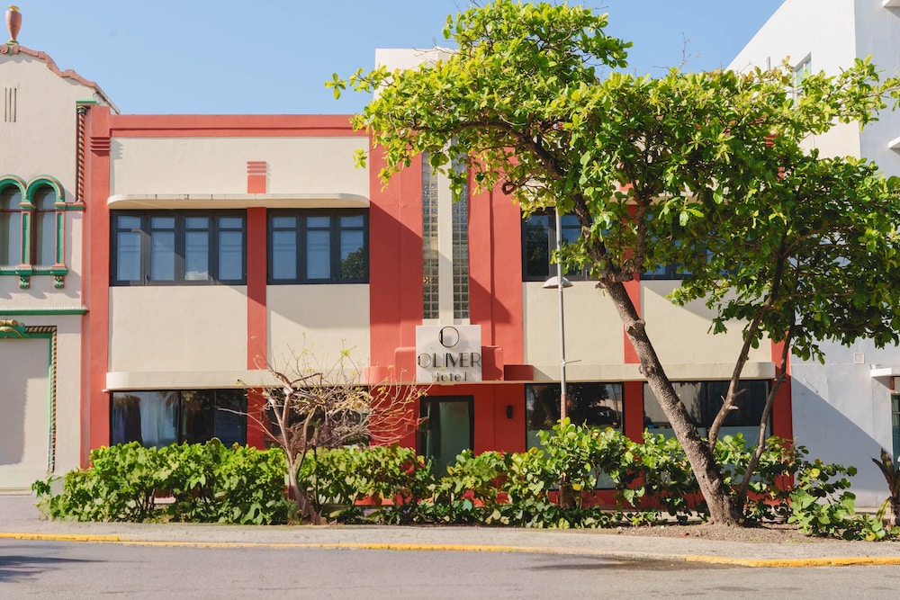 The Oliver Hotel 4/50