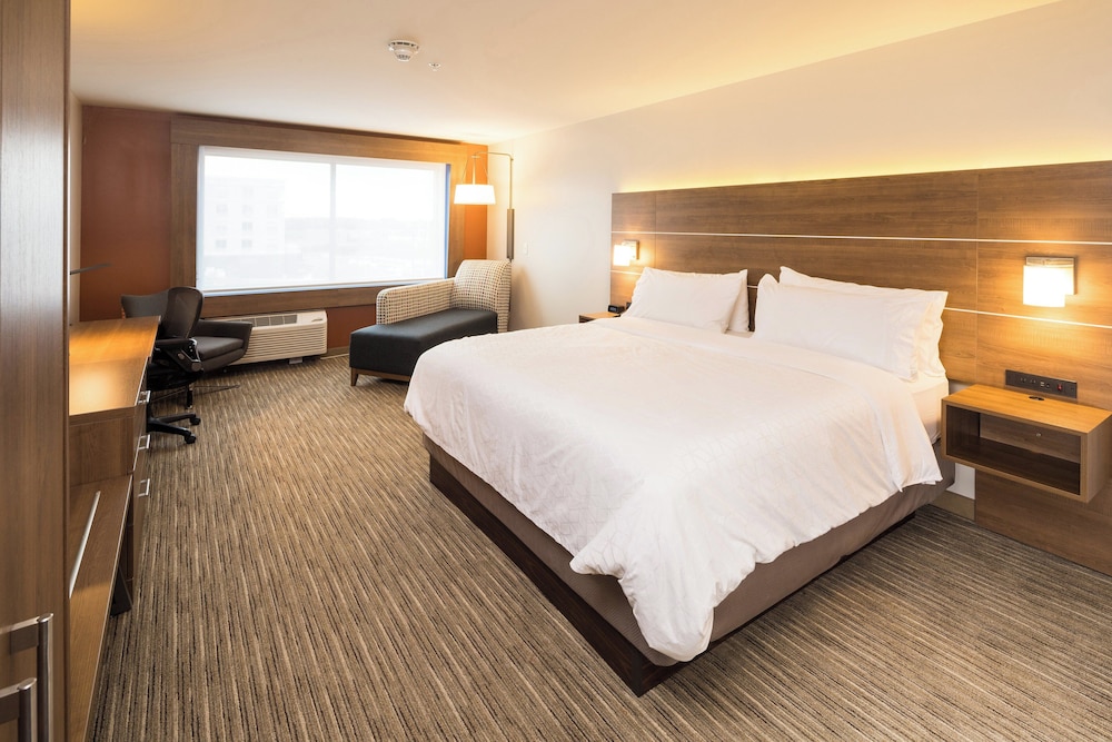 Holiday Inn Express & Suites Kalamazoo West 13/46