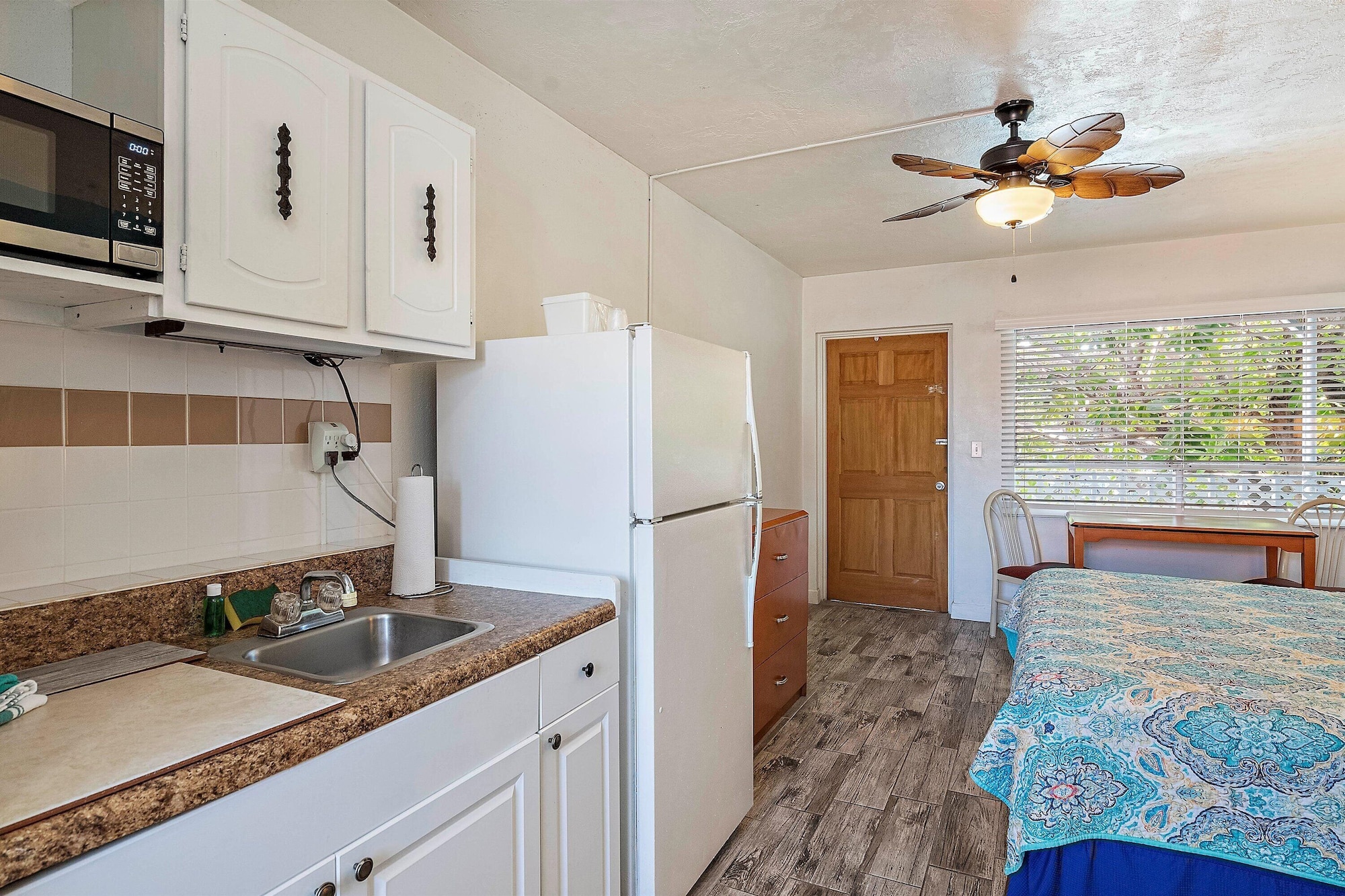 غرفة مفردة بسرير كينج بمطبخ صغير، Malibu Resort Motel 5/5