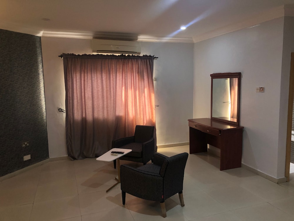 Solitude Hotel Victoria Island 23/30