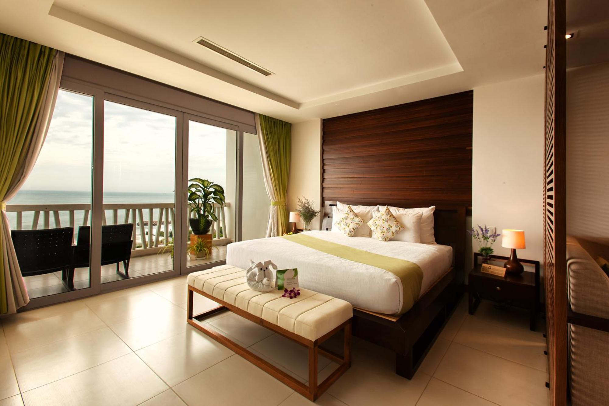 2 Bedrooms, Duplex, Ocean, King and Twin Beds