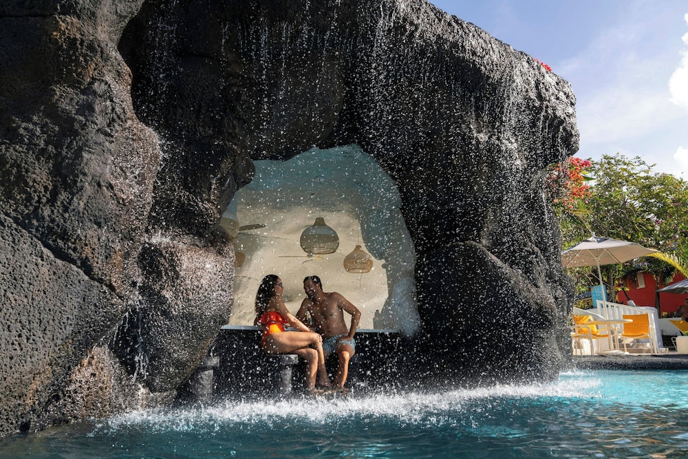 Crystal Cove by Elegant Hotels - All-Inclusive 22/50
