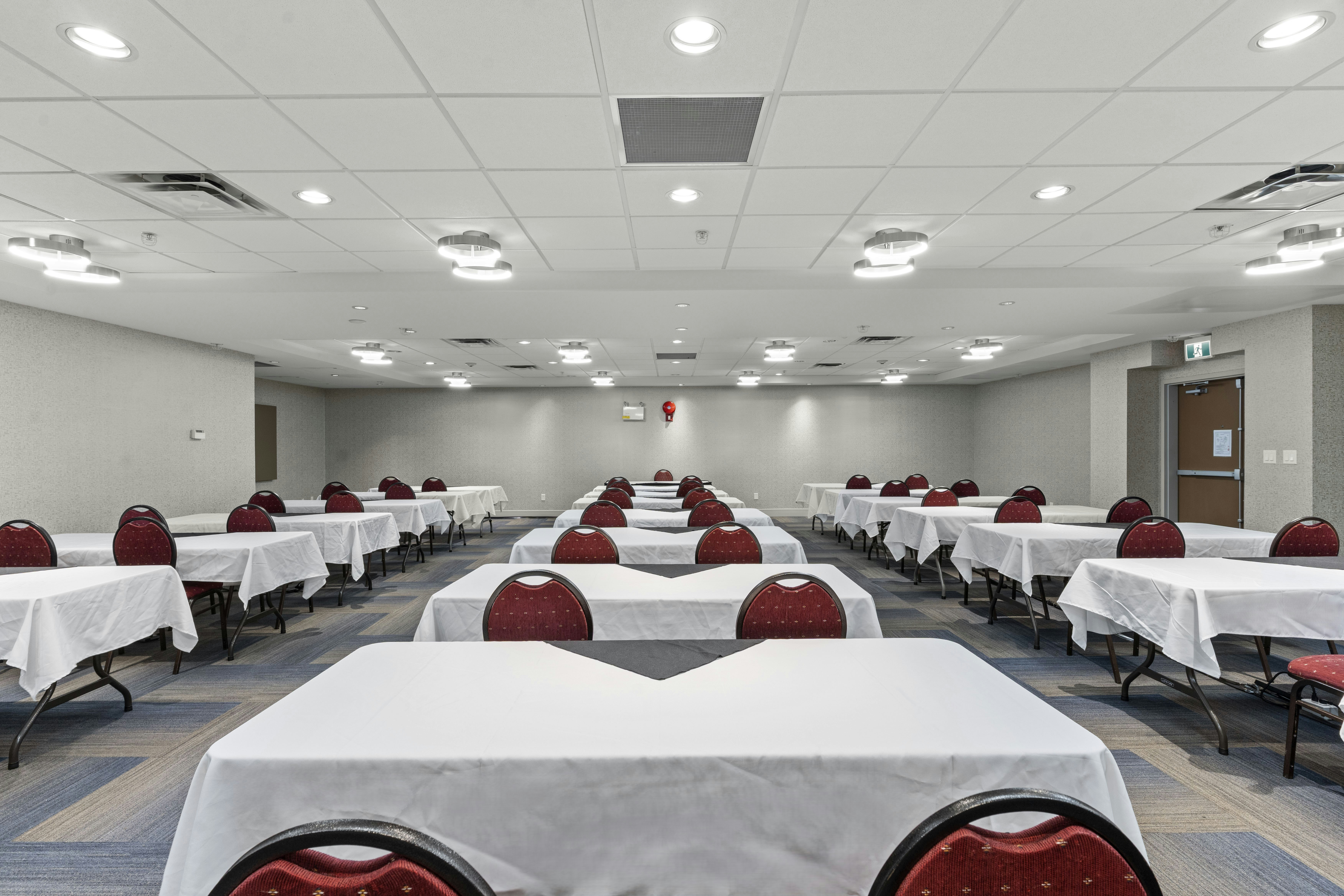 Holiday Inn Express Suites Surrey 39/50