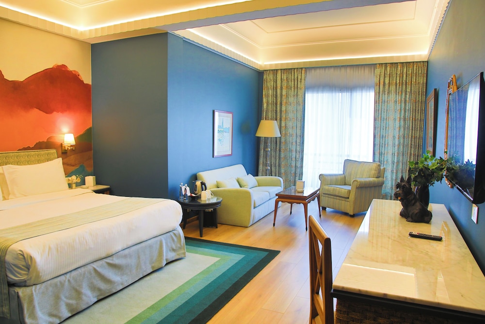 Warwick Palm Beach Hotel Beirut 12/50