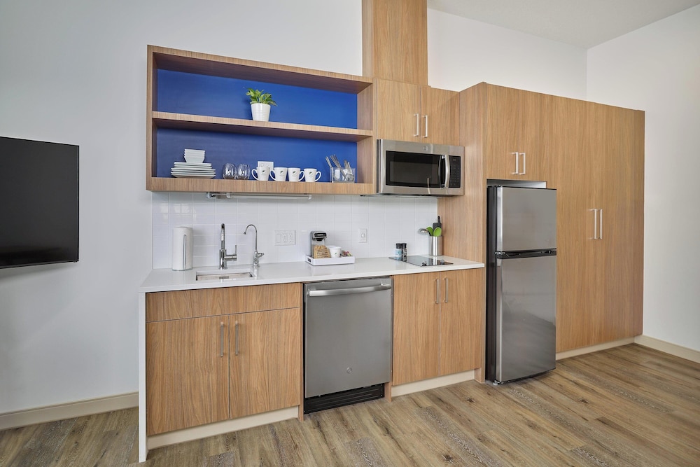 Element Edmonton West 7/36