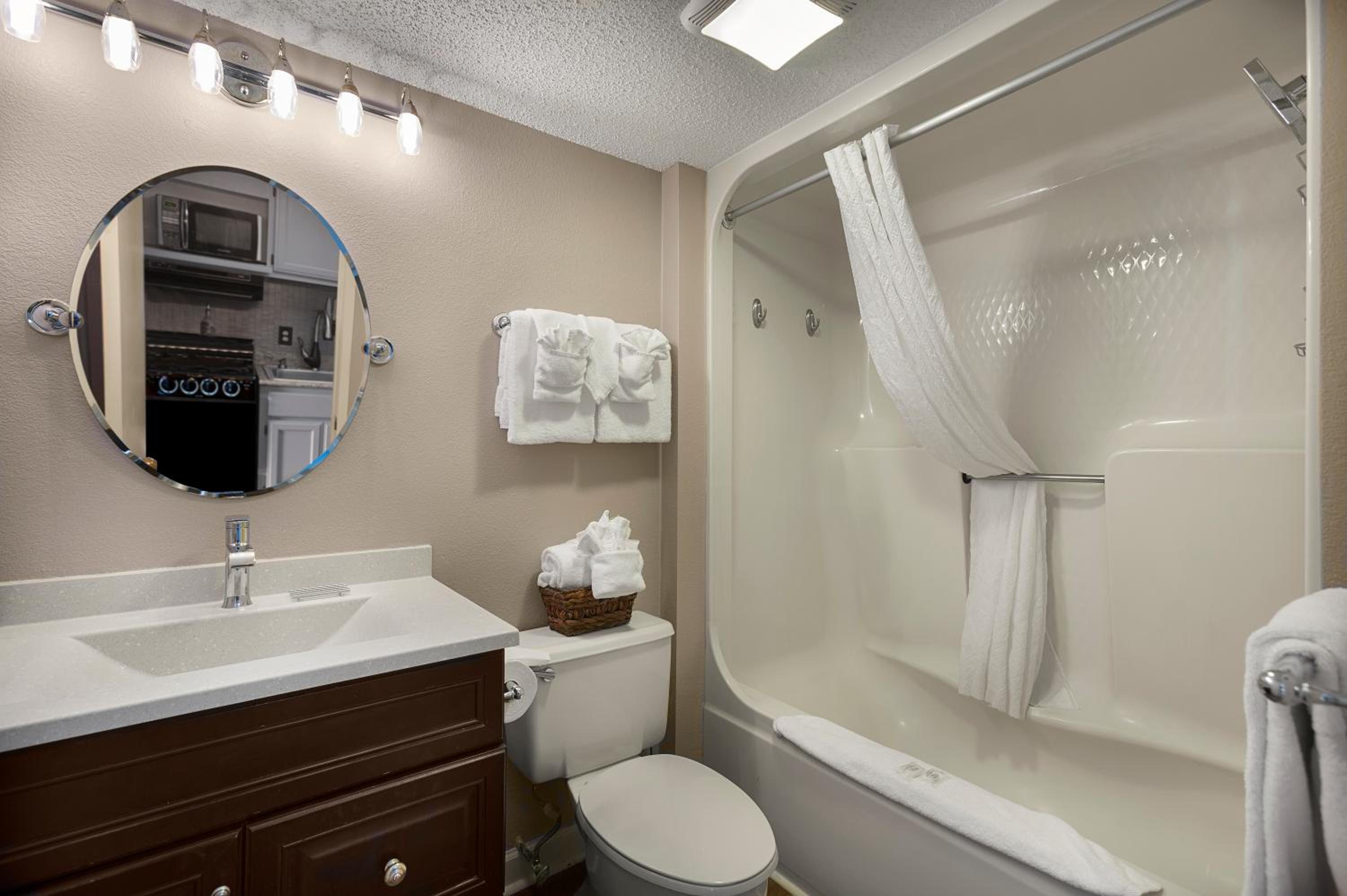 1 Bedroom, Pinnacle, End, Deluxe, Suite, Ocean Front، Compass Cove Resort 2/2