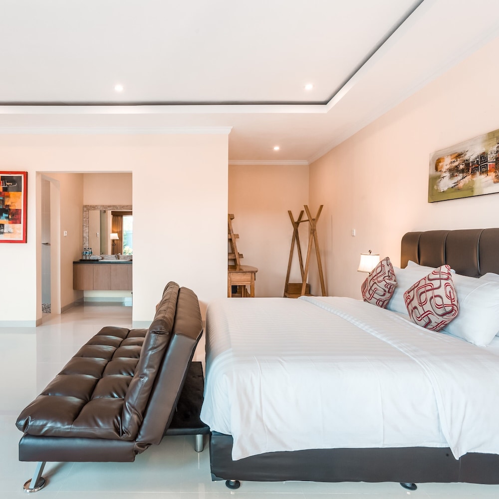 Kubu Petitenget Suite Seminyak 23/63