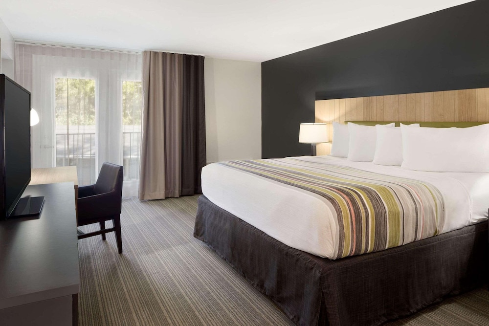 ROOM, KING BED, ACCESSIBLE