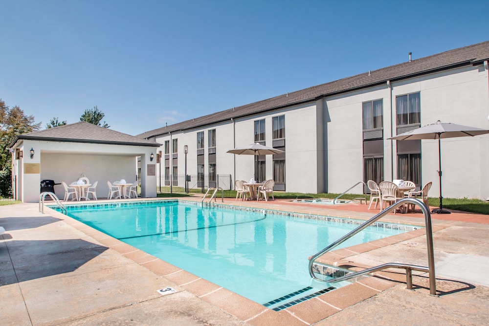 Best Western Courtview Hotel 6/68